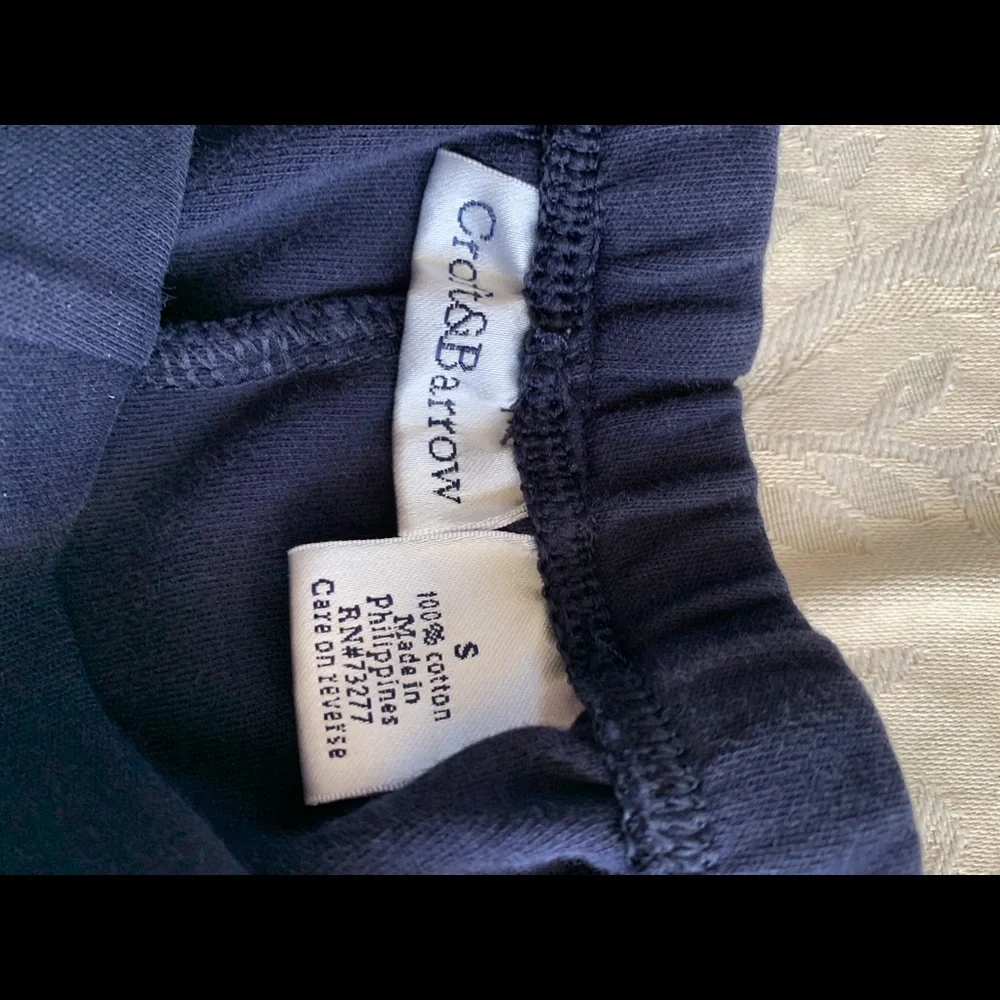 5/$30 Croft and Barrow pull on cotton knit pants with side pockets. Size S - Picture 2 of 3